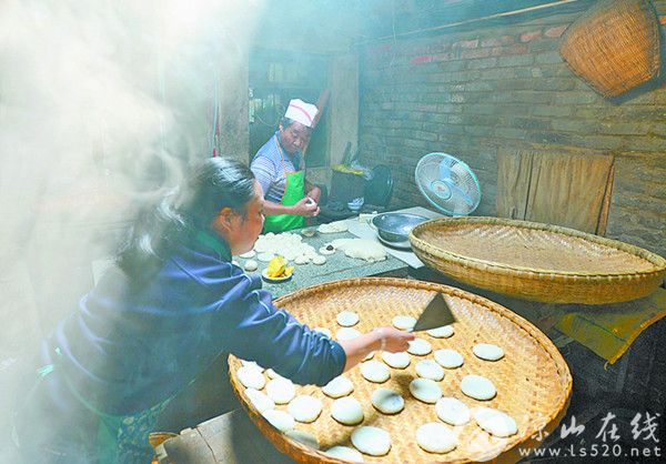 西昌礼州李油糕_副本.jpg